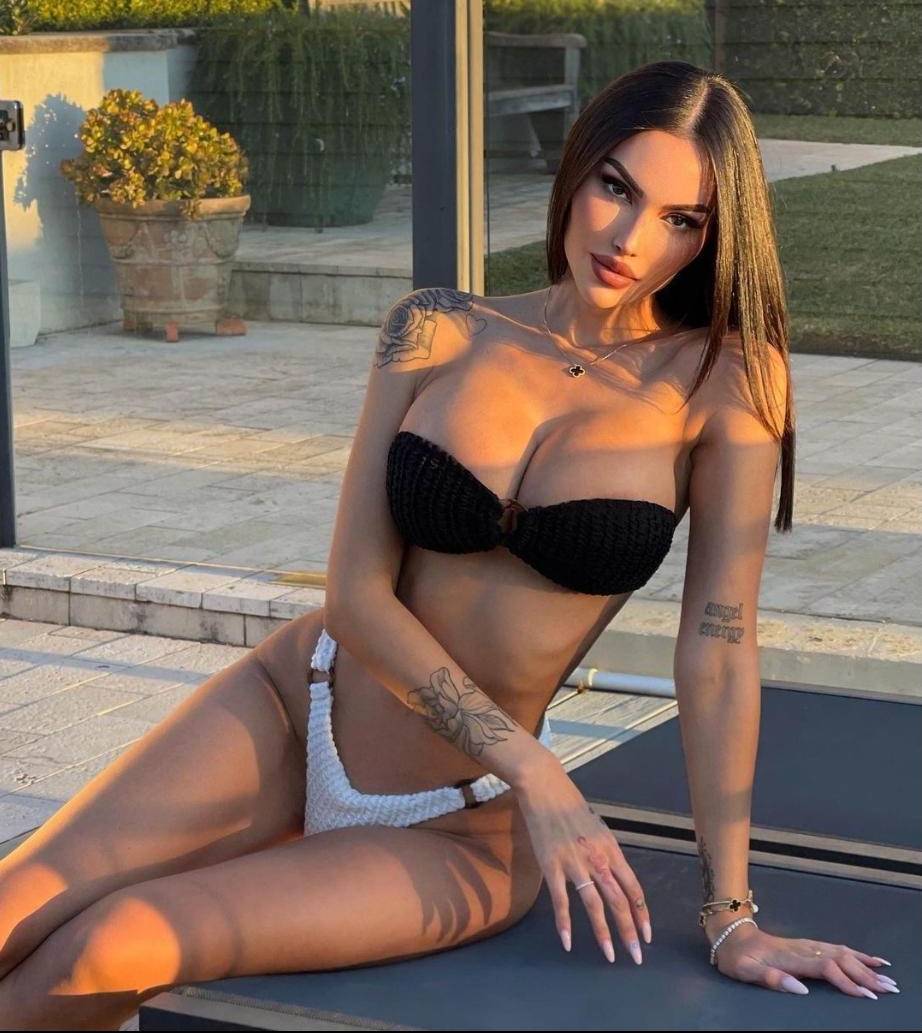 Otele Gelen Escort Bayan Azra İle Keyifli Bir Geceden Daha Fazlasını Bekleyin